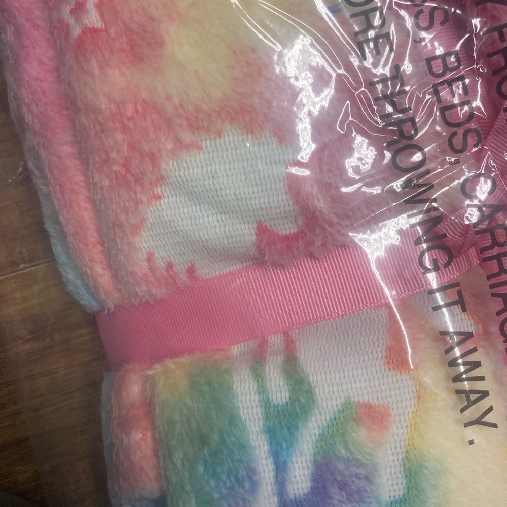 Set of 2 Rainbow Unicorn Plush Blankets - Picture 3 of 3